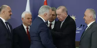 7 mayors joined the AK Party! Erdoğan personally pinned the badges on them.