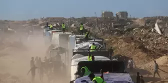 The moment that Palestinians have been waiting for months! Trucks loaded with food and fruit have entered the Gaza Strip.
