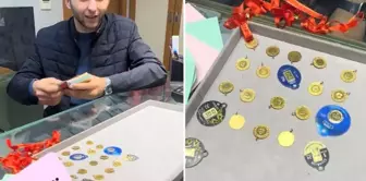 After the wedding, the groom, who filled the bag with gold, rushed to the jeweler.