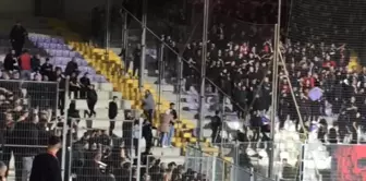 An incident in the 3rd League! They broke the seats in the stands and threw them onto the field and at the opposing fans.