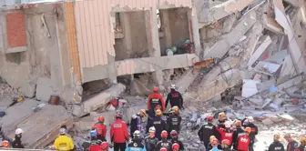 In the building that collapsed in Gebze, the lifeless body of one person has been found.
