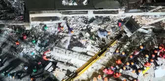 A person was rescued from the rubble of the collapsed building in Gebze at the 19th hour.