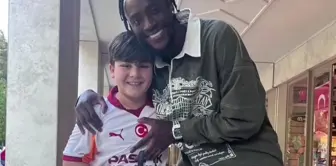 Abraham took a photo with a little Galatasaray fan! His gesture became the talk of the town.