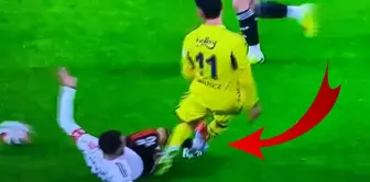 In the Beşiktaş-Fenerbahçe derby, consecutive red cards.
