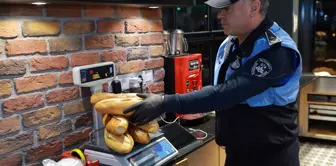 There are such tradespeople too! The teams that weighed the bread thanked the business owner.
