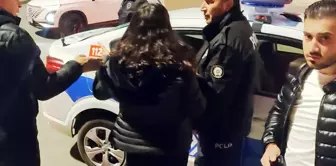 The parents locked their lawyer daughter in the taxi stand.