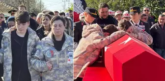 Final farewell to the father! The mother and son bid farewell to the martyr with his coat.