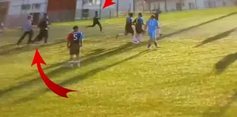 Fans who entered the field attempted to attack the opposing players, and the match was suspended.