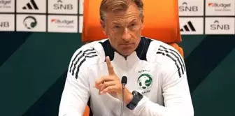 The Saudi Arabia national team coach interrupted the press conference when the call to prayer was announced.