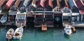 It doesn't even have a title deed! Its price competes with luxury apartments.