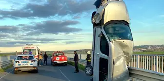 A Light Commercial Vehicle Crashed into Barriers in Tekirdağ: 2 Injured
