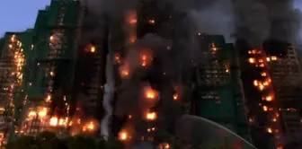 Massive fire in Hong Kong! Flames engulfed all floors.