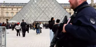 Thieves confessed! Is there a Russian hand in the Louvre heist?