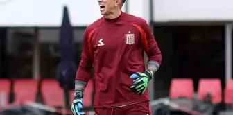 The situation has gotten really chaotic! Muslera receives a shocking penalty.