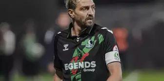 Caner Erkin is in the spotlight again! Look at why he received a red card this time.