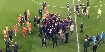 A fight broke out among the warming-up players before the Fenerbahçe-Galatasaray derby.