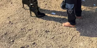 She went to visit the children barefoot while wearing boots worth 80,000 TL.