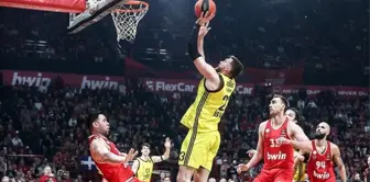 Olympiakos - Fenerbahçe Beko match was postponed due to the leaking roof.