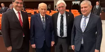 В парламенте привлекло внимание фото! Примечание, оставленное на фотографии, стало предметом обсуждения.