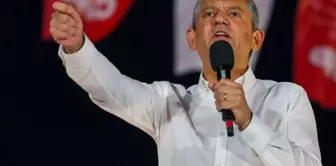 CHP leader Özgür Özel promises retirees 'a minimum wage bonus'.