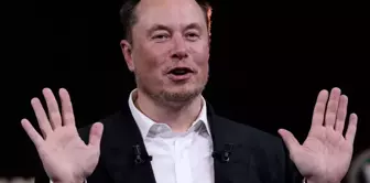 Elon Musk became the first person to surpass a net worth of 600 billion dollars.