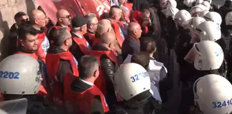 Police teams surrounded the group that wanted to protest in front of the Turkish Grand National Assembly (TBMM).