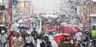 It's snowing heavily on New Year's! A first in Istanbul after 10 years.