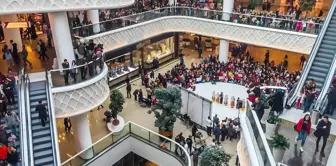 A striking proposal from the MHP for shopping malls: They should be closed on Sundays.