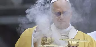 Pope Leo XIII presided over the Christmas mass for the first time in the Vatican.