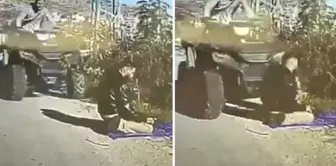 Yol kenarında namaz kılan Filistinliye aracıyla çarptı. 

На обочине дороги молившегося палестинца сбил автомобиль.