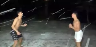 Arda Güler and Yiğit Efe Demir played headball in the freezing cold.