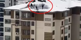 Dangerous snow removal on the roof of a 10-story building in Elazığ.