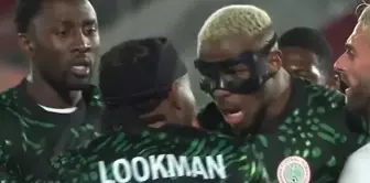 They had a tough separation! Osimhen and Lookman clashed head-to-head.