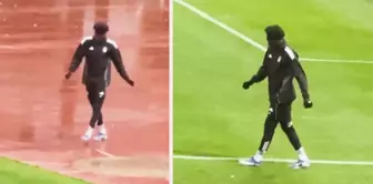 Abraham's actions, unfazed by the pouring rain, brought a smile.