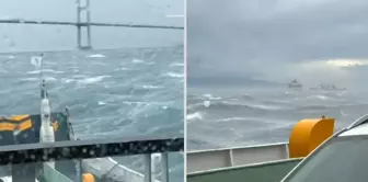 The car ferry in Yalova is being swept away by the storm! Passengers have been stranded for 2 hours.