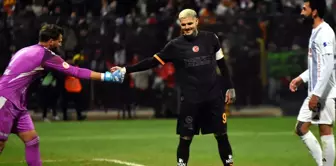 Congratulations from Mauro Icardi to Arda Akbulut.