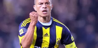 Alex commented on Fenerbahçe's post! Fans showered it with likes.