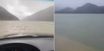 They have been experiencing horror for hours! This is not a lake, but a road connecting two provinces.