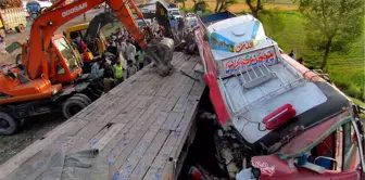 A bus going in the opposite direction collided with a truck! 11 people died, and there are 10 injured.