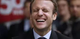 He had a laugh with the reporter! This photo is going to put Macron in quite a bind.