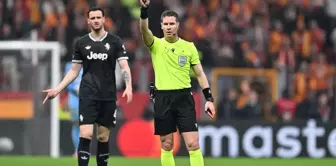 Everyone who watched the Galatasaray-Juventus match from start to finish got stuck on the same detail.