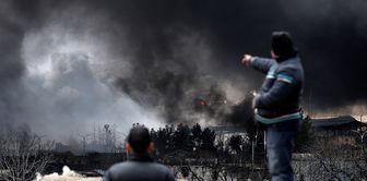 Smoke is rising from the oil depot hit in Iran! There is a critical warning for citizens.