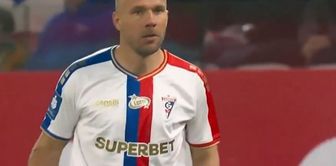 He entered the match, punched his opponent in 2 minutes, and left.