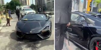 Он гуляет с вооруженной охраной в своей родной стране.