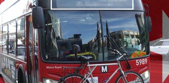 Pay attention to the Turkish message written on the buses in Los Angeles.