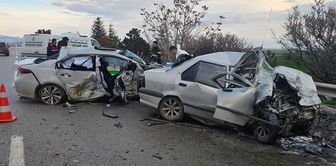 The vehicle crossed to the opposite lane! In a horrific accident, 4 people tragically lost their lives.
