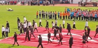 The image of a Turkish flag laid on the ground on April 23 caused an uproar! There is a statement from the Presidency.