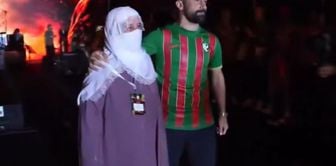 Amedspor's Celal Hanalp walked out to the trophy ceremony with his mother and the voice of Sırrı Süreyya Önder.