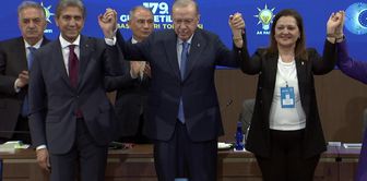 Mayor of Afyonkarahisar Burcu Köksal joins AK Party! President Erdoğan pinned her badge.