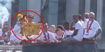 Championship celebration has begun at Galatasaray! A striking banner from Torreira and Yunus